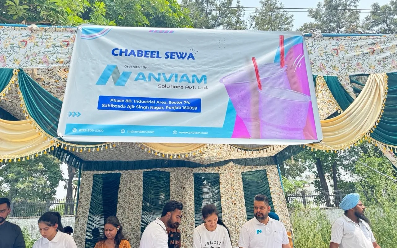 The Anviam team serving cold drinks at a community Chabeel Sewa